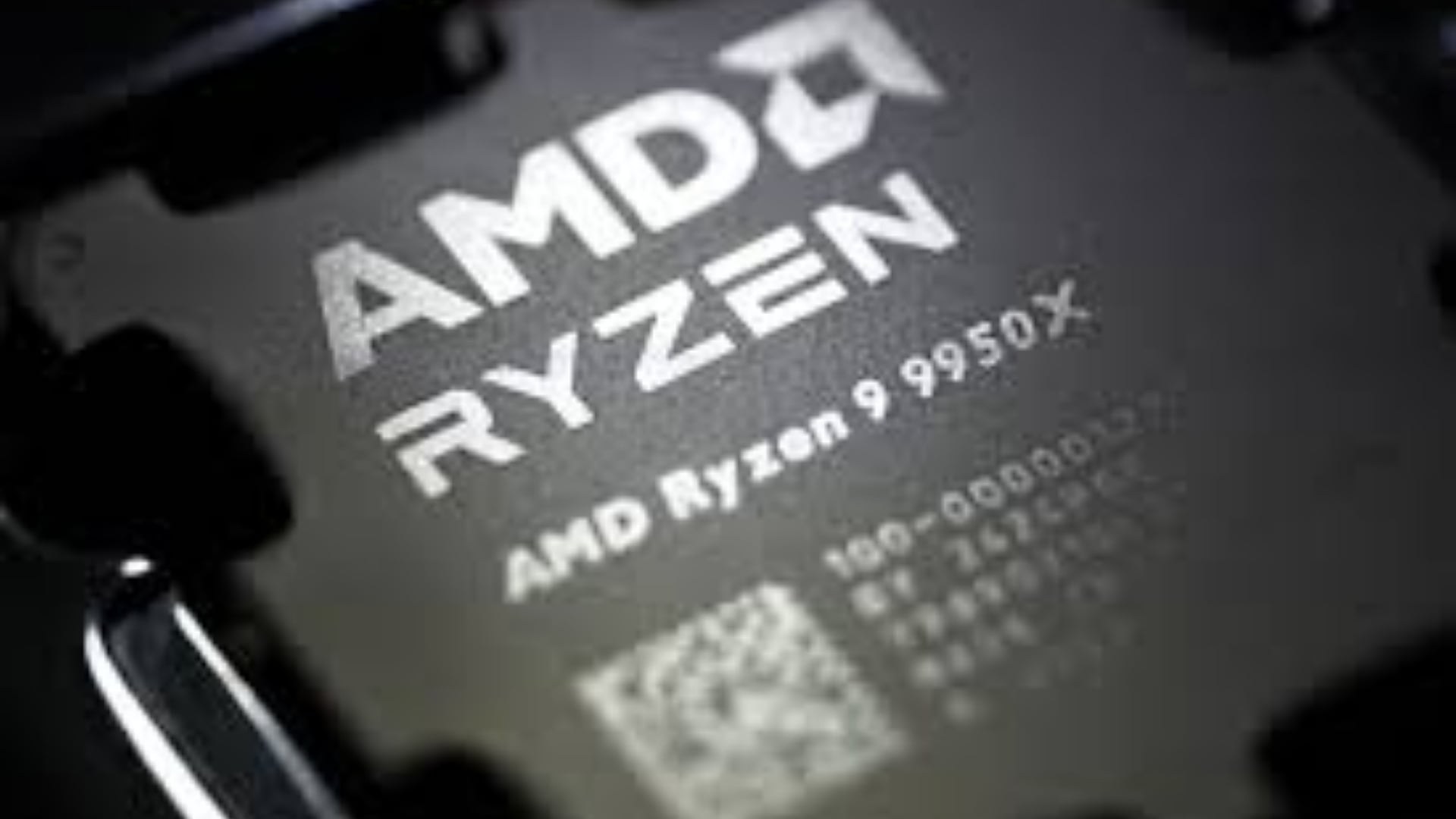 CPU AMD Ryzen 9 9900X hỗ trợ RAM DDR5-5200 và PCIe 5.0, giúp tăng tốc độ truyền dữ liệu
