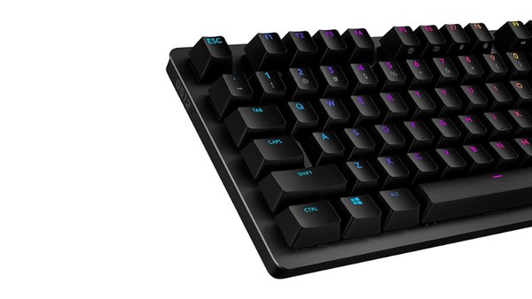 Bàn phím cơ Logitech G512 Carbon GX Blue Clicky Switch được trang bị đèn LED